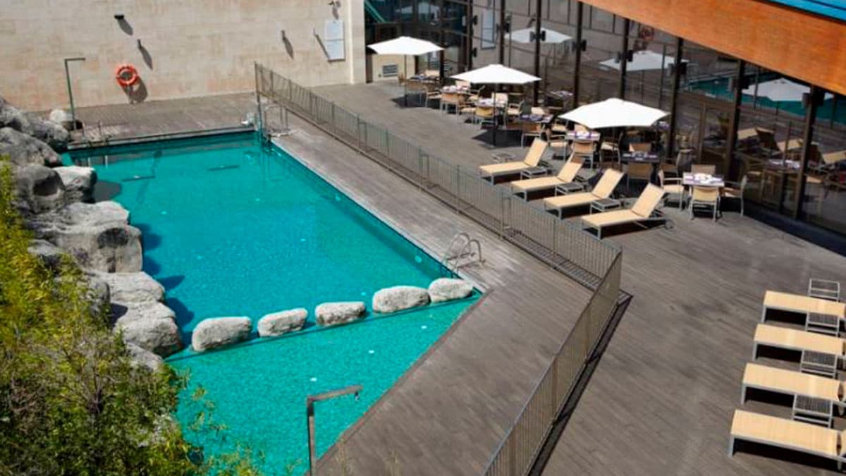 piscina Hotel Puerta Bilbao